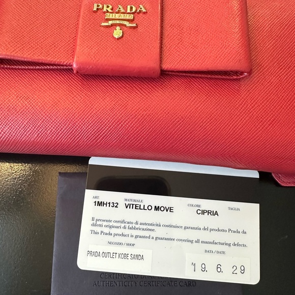 Prada watermelon Red Leather Wallet with Bow Detail - Picture 4 of 9